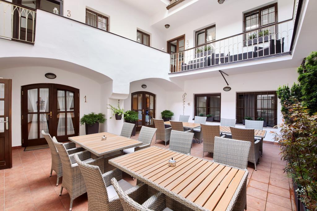 Acomodação com café da manhã  Old House 3*